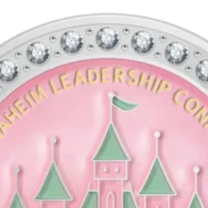   Pin de la Conferencia de Liderazgo 2025, Broche de Solapa Esmaltado en Tono Dorado, Rosa y Verde, Elegante Insignia Conmemorativa de Hermandad, Moda - Product Image 6