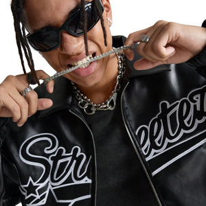 Chaqueta Universitaria de Cuero de Diseño Personalizado OEM, Hecha con Cuero 100% Genuino con Bordado Chenille, Chaquetas Bomber Personalizadas a Bajo Precio - Product Image 5