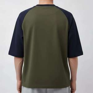 เสื้อยืดแขนราแกลนสีเขียวมะกอกทรงโอเวอร์ไซส์ คอกลม ลำลอง สีพื้น ผ้าฝ้ายระบายอากาศ พิมพ์ลายโลโก้ด้านหน้า สำหรับผู้ชาย - Product Image 3