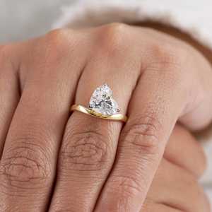 Bague solitaire romantique en or massif 14 carats avec diamant taille cœur de 3,00 carats et bande incurvée pour femme – Cadeau de charme pour demande en mariage - Product Image 4