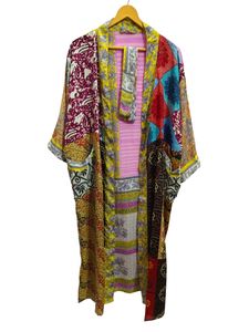 Regalos para ella: Kimono de patchwork, bata larga para dormir, ropa de noche, hecho a mano en India, kimono vintage de sari de seda reciclada. - Product Image 5