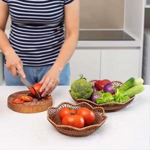 Frutero de ratán de alta demanda que agrega un toque cálido y orgánico que mejora la comodidad de su espacio de cocina - Product Image 2