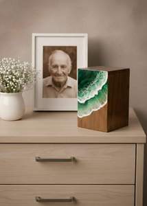 Caja de Joyería de Resina con Diseño de Olas del Océano Verde para Sala de Estar - Diseño Moderno y Lujoso - Product Image 2