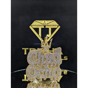 Colgante Personalizado Estilo Drip con Nombre 'Chad Ocho', con Diamantes Moissanite VVS, Chapado en Plata de Ley 925, Joyería Hip Hop de Trisha Jewels - Product Image 3