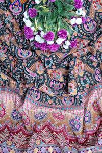 Tissu en crêpe noir anthracite naturel à imprimé floral géométrique ethnique avec bordure ornementale épaisse pour la confection de robes Kurti - Product Image 4