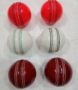 Nouvelle balle de cricket professionnelle de qualité supérieure, balle de cricket dure / cuir véritable et couture à la main, balles dures pour l'entraînement - Product Image 4