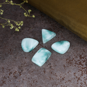 พลอยเฮมิมอร์ไฟต์สีน้ำเงินธรรมชาติแบบฟรีฟอร์ม คาโบชอง สำหรับงานออกแบบเครื่องประดับตามสั่ง ขายส่ง - Product Image 3