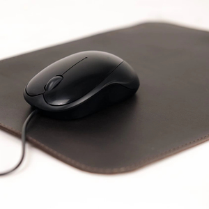 แผ่นรองเมาส์หนังแท้ หลายสีให้เลือก แผ่นรองโต๊ะทำงาน หนังวัวแท้ทั้งผืน สำหรับตกแต่งทีม LMP-0082 - Product Image 1