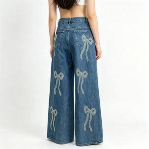 Pantalon en jean ample taille mi-haute pour femme, personnalisé avec nœud en strass, respirant, écologique, coupe ample et scintillante - Product Image 2