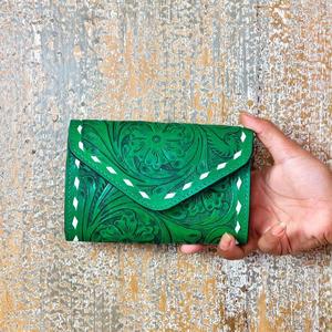 Cartera Larga de Cuero Genuino Hecha a Mano para Mujer, con Grabado de Letras, Estilo Bohemio, Cierre Abierto, Gran Capacidad, Portátil, para Uso Diario - Product Image 1