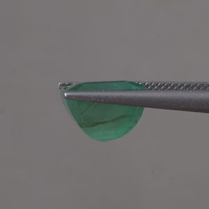 Esmeralda Natural Certificada IGI, Corte Octogonal de 7.05 Quilates, 10.5x10mm, Tallada a Mano, Encerada/Aceitada, Pulida, Piedra Clara, Excelente - Product Image 2