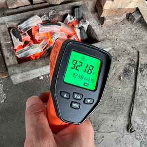 Carbón Vegetal en Briquetas Hexagonales AVC Tipo A para Hookah Lounge, Alta Temperatura 7800 Kcal, Caja de 15 kg - Product Image 1