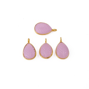 Diseño de hoja de Calcedonia Rosa Natural de moda, colgante tallado en forma de lágrima, Conector de bisel chapado en oro para collar DIY, joyería - Product Image 1