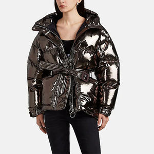 Chaqueta Acolchada de PU con Capucha y Cierre de Cinturón, Abrigo Impermeable de Invierno, Corte Regular, Estilo Casual, Exterior con Estampado de Lámina Negra - Product Image 2