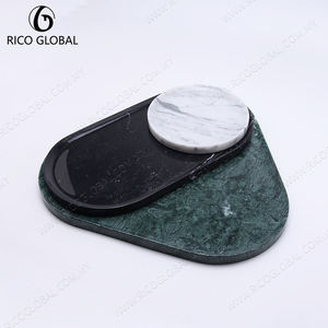 Plateau de service en marbre RICO GLOBAL, vert poli, forme triangulaire, design élégant pour usage résidentiel - Product Image 3