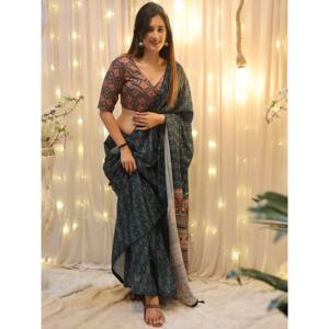 Beau Saree en crêpe imprimé numérique bleu saree avec chemisier - Product Image 6