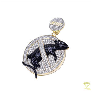 Colgante de Lujo con Diseño Animal en Plata 925, Chapado en Oro, con Acabado Pulido y Piedras de Moissanita VVS, Ideal para Regalo - Product Image 4