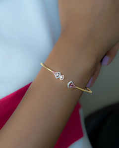 Brazalete Floret Line, Delicado Brazalete de Inspiración Floral, Detalles Lineales Elegantes, Joyería de Moda Premium, Oro 9K Polki - Product Image 3