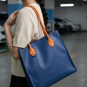 Sac de shopping réutilisable personnalisé en PU imperméable avec fermeture éclair, sac fourre-tout à bandoulière avec poche, sac de transport élégant à poignées - Product Image 3