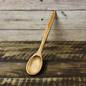 Louche à soupe en bois artisanale légère et écologique, à long manche, en bois naturel, cuillère de service, ustensile de cuisine - Product Image 1