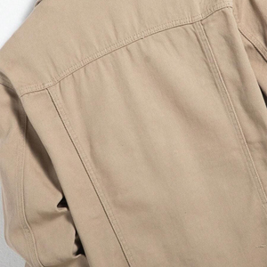 Chaqueta vaquera de mezclilla para hombre OEM, abrigo informal de otoño con botones, chaqueta vaquera oversize para hombre, estilo casual con lavado ácido. - Product Image 6