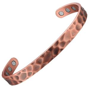 Bracelet moderne en cuivre pur fait main, réglable, bijou minimaliste pour les amateurs de mode unisexe - Product Image 2