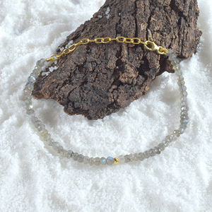 Bracelet en perles de labradorite, bijoux en pierres précieuses, bracelet en pierres précieuses grises, bracelet en cristaux de guérison, bracelet bohème, bijoux en perles - Product Image 1