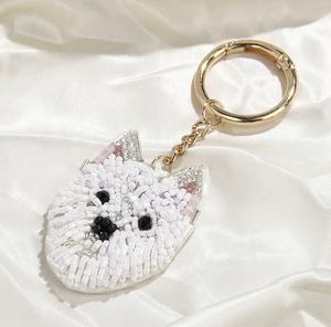 Llaveros de fiesta vintage hechos a mano con diamantes de imitación, con diseño de gato en blanco y negro, y dijes de letras del alfabeto multicolor con inicial tipo pulsera. - Product Image 3