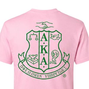 Camiseta AKA World Famous Crest para mujer, camisa rosa de manga corta, ropa de hermandad AKA, diseño de letras griegas con hojas de hiedra - Product Image 2