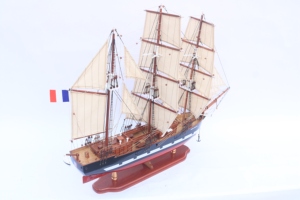 Modèle de bateau à voile en bois fait main - Modèle réduit de la célèbre voilière à trois mâts, Famine, décoration pour la maison ou le bureau, Jeanie Johnston - Product Image 3