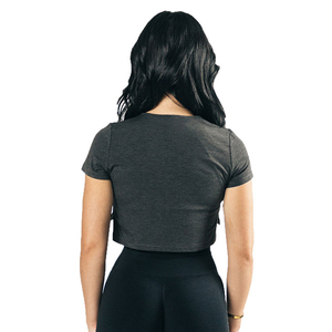 Este top corto de algodón 100% con logotipo personalizado para mujer, de una fábrica OEM, incluye servicio profesional para líneas de ropa B2B. - Product Image 4