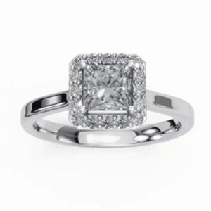 Anillo de Diamante Cultivado en Laboratorio Maries Princess Halo en Oro de 9kt, 14kt o 18kt con 0.87 Quilates, 17 Piedras de Corte Cuadrado, Joyería Sostenible - Product Image 1