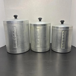 Ensemble de boîtes de cuisine en métal de style vintage, idéal pour le stockage de farine, de sucre et de café, et conteneurs de garde-manger au look industriel - Product Image 1