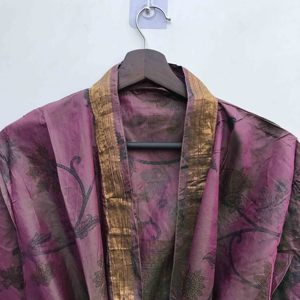 Robe Kimono Vintage en Soie, Style Bohème, Tenue de Détente, Cache-maillot de Festival, Kimono Sari Fait Main en Patchwork, Peignoir en Soie Recyclée, Unisexe - Product Image 3