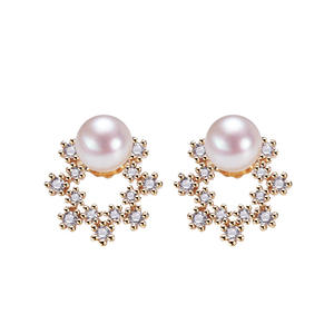 Boucles d'oreilles à clous tendance pour femmes en gros, jolies boucles d'oreilles doubles C en perles d'eau douce - Product Image 5