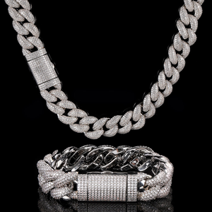 Chaînes cubaines en or et en argent, avec des maillons épais entrelacés, incrustés de pierres scintillantes, fermoir rectangulaire, luxe. - Product Image 2