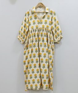 Robe tunique mi-longue en coton indien faite à la main pour femmes |   Tenue de bureau formelle écologique respirante coupe trapèze motif floral dessiné à la main naturel - Product Image 1