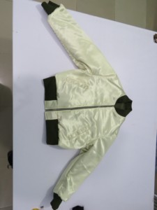 Chaqueta Bomber Unisex de Satén Verde Salvia Claro con Ribete Negro en Contraste, Chaqueta Impermeable para Hombre de Alta Calidad - Product Image 4