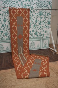 Tapis de salon marocain géométrique Kilim fait main, rectangulaire, en laine et acrylique, à poils moyens, avec envers antidérapant en latex, écologique - Product Image 3