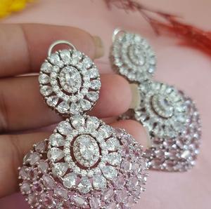 ต่างหูเงินชุบคุณภาพพรีเมียมประดับเพชรซีกอนสวยงามสำหรับผู้หญิงและเด็กผู้หญิง เหมาะสำหรับใส่ในงานกลางคืนหรืองานปาร์ตี้ - Product Image 4