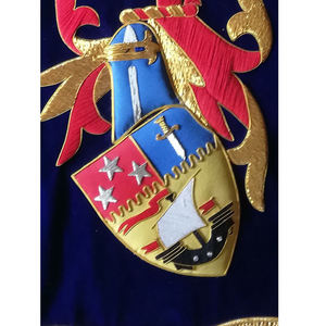 Estandarte de terciopelo bordado personalizado con flecos dorados y diseño heráldico, forma rectangular, insignia de estilo clásico - Product Image 2
