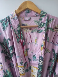 Al por mayor Bata Kimono con Estampado de Selva 100% Algodón Hecha a Mano con Motivos Florales y de Animales, Camisón Largo de Manga Larga con Bolsillos - Product Image 6