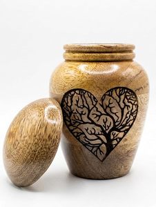 Urna funeraria de madera hecha a mano para cenizas humanas, elegante recipiente conmemorativo, acabado en madera natural, tapa segura. - Product Image 3