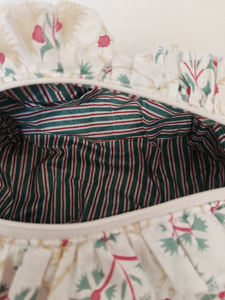 Elegante y Moderno Estuche Cosmético Acolchado Floral Ecológico con Volantes de Algodón Hecho a Mano, Organizador para Maquillaje, Joyas, Lápiz Labial y Loción - Product Image 5