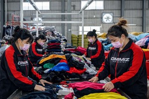 Wholesale Custom Black Pink-Light Blue Abstract Fragment Art Sublimation Transfer Print 100% <b>Polyester</b> Volleyball Uniform <b>Shorts</b> - Product Image 2