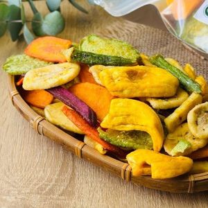Chips de légumes séchées sous vide de qualité supérieure, nettoyées et séchées pour la consommation en collation et la vente en gros, texture croustillante - Product Image 4