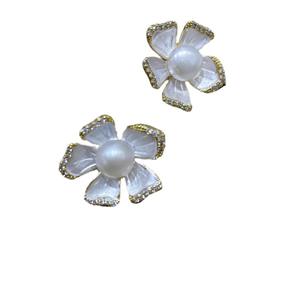 Boucles d'oreilles en dentelle émaillée vintage française avec perles d'eau douce, fleurs populaires et bijoux Mantou plats, nouveau design chic - Product Image 5