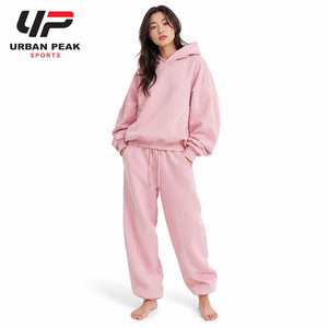 Conjunto Deportivo Oversize para Mujer, Estilo Urbano, con Top de Corte Amplio, Pantalones Cómodos y Detalles Modernos para Uso Diario - Product Image 1