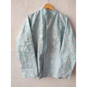 Chaqueta Suzani Azul Cielo Hecha a Mano con Bordado Floral Blanco, Prenda Exterior Bohemia de Algodón - Product Image 4