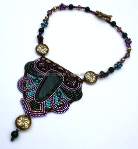 Collier pendentif de perles de rocaille brodées romantiques Styles ovales et ronds carrés pour les mariages - Product Image 1